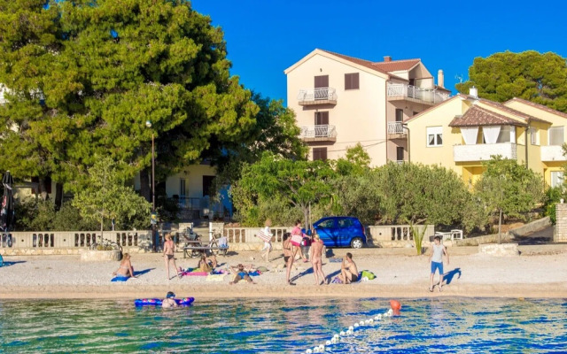 Beachfront Apartment Gaj 7