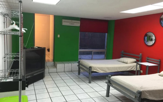 Unidades Privadas con AC-TV-WiFi y Estacionamiento en Centro de MTY