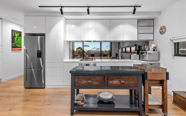 StayCentral - East Brunswick Penthouse with Study