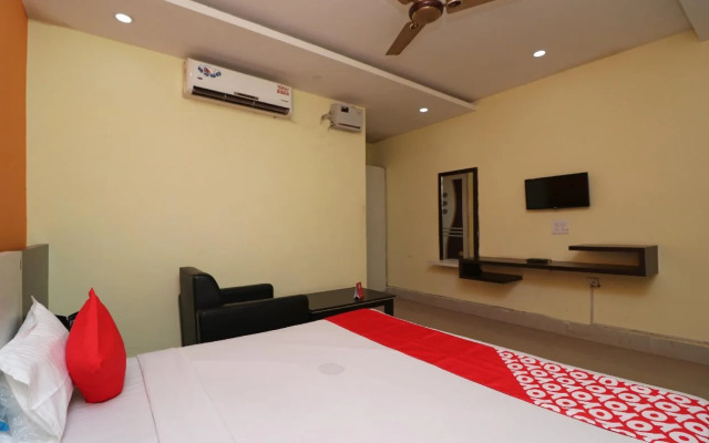 Maa Barabhuja Guest House by OYO Rooms