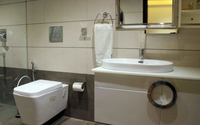 OYO Premium Anand Vihar 2