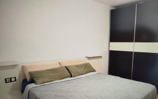 Alina Apartment Chic – Guest Rooms – Hamilton