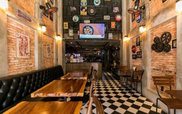 Oyo 438 Small Bay Hotel