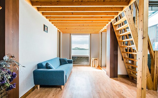 Yeosu White Village Pension