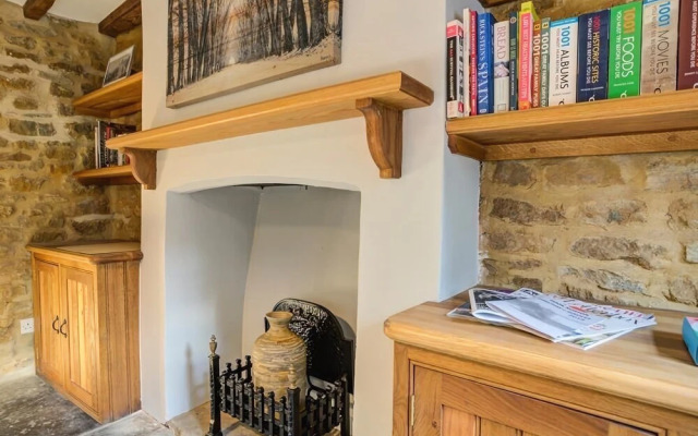 Hollytree Cottage, Chipping Norton