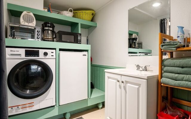 Amberjack 2 Bedroom Home by RedAwning