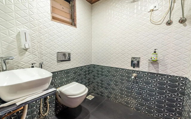 Itsy Hotels Golden Birds