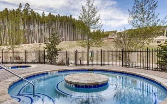 Crystal Peak Lodge 2 Bedroom Ski in, Ski out Slopeside Condo at the Base of Peak 7