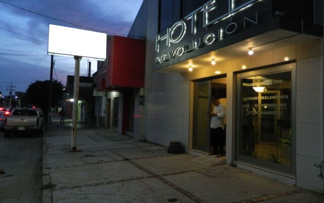 Hotel Revolucion