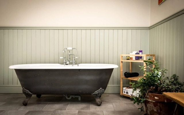 Spectacular 4BR Townhouse in Georgian Quarter, free parking