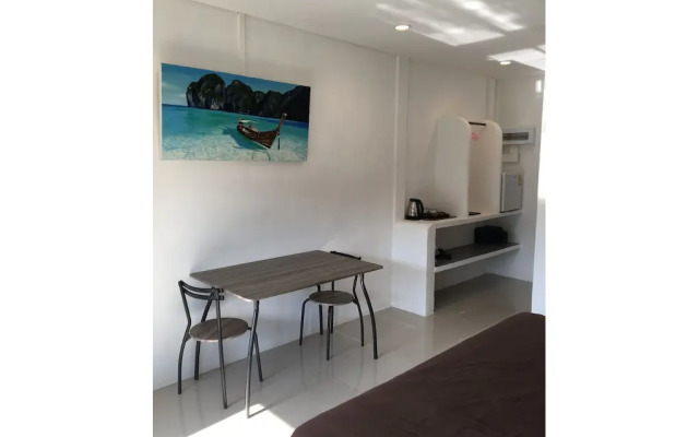 La Marina Khlong Nin Beach