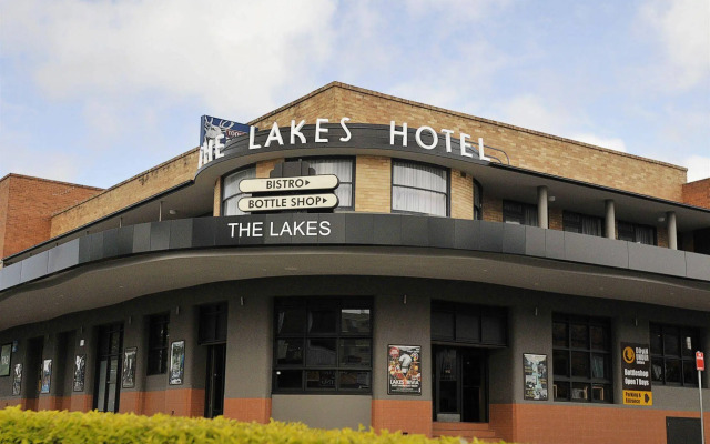 The Lakes Hotel