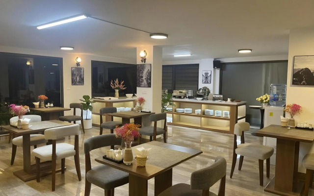 Hana Stay Tran Quoc Hoan
