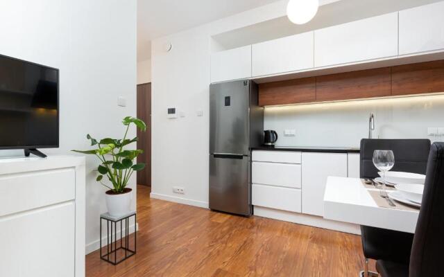 Warsaw Center Mennica Residence by Renters