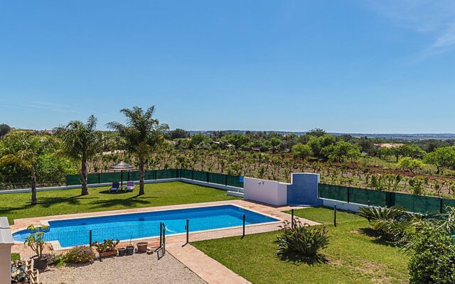 Casa das Amendoeiras