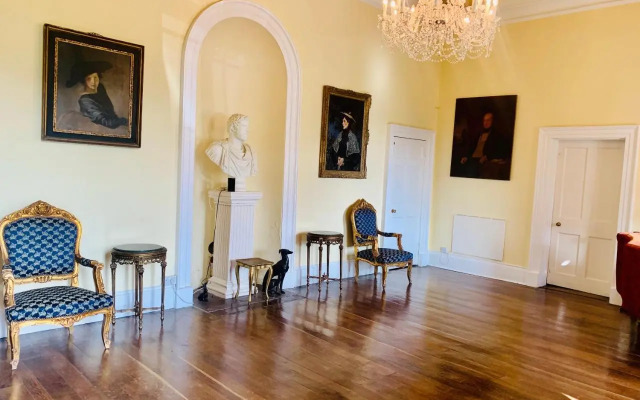Newcourt Manor