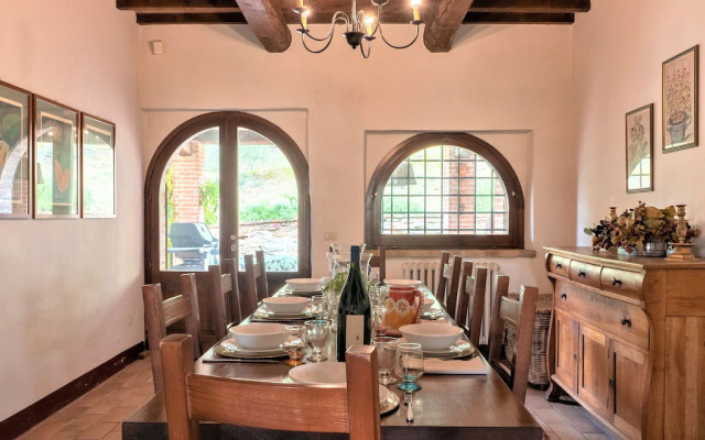 Beautiful Villa in San Giovanni del Pantano With Pool