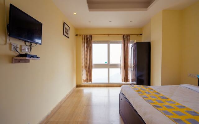 OYO 13160 Home City Heart 3BHK Mall Road