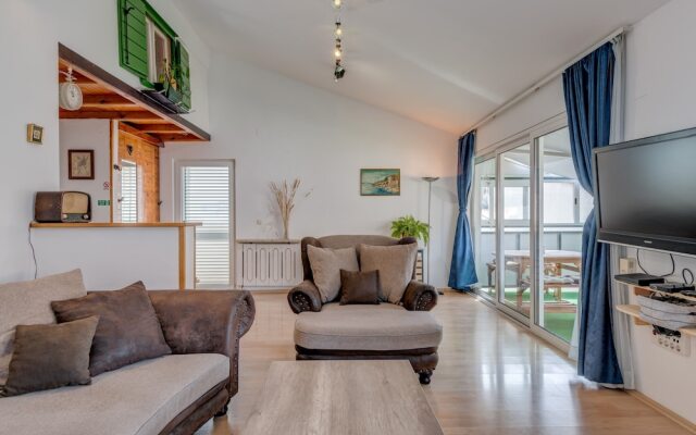 Spacious apartment Zvone with 3 balconies and parking