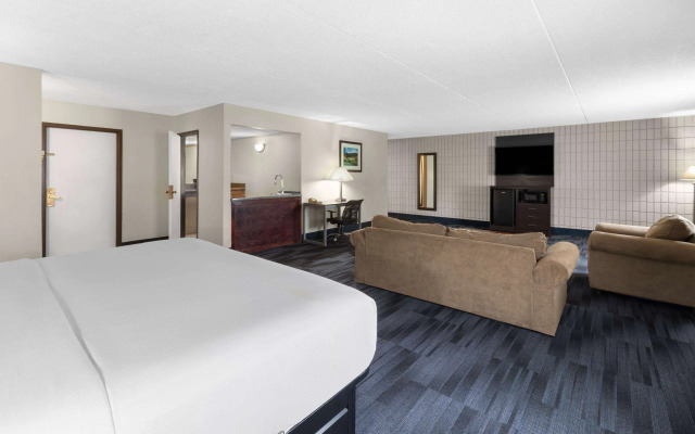 Baymont Inn and Suites by Wyndham Farmington, MO