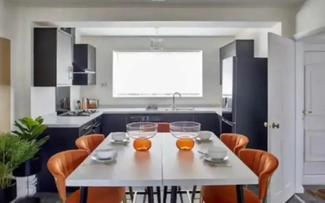 Cosy 3Br House With Fireplace & Private Garden