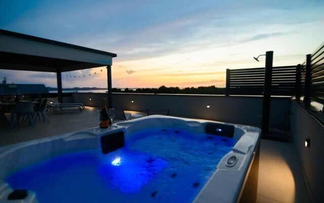 Rooftop apartment Jadera