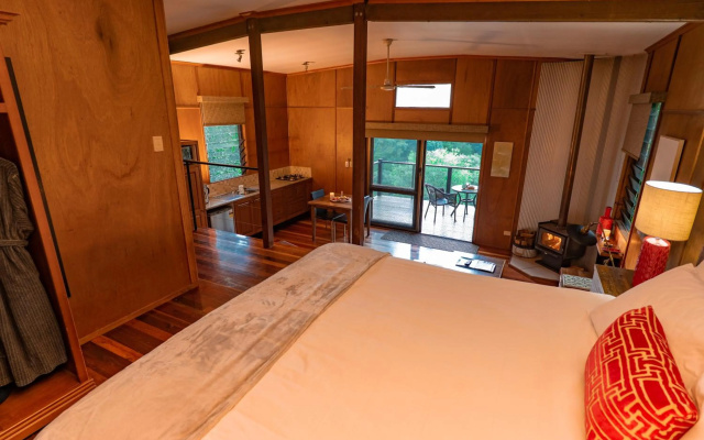 Whispering Valley Cottage Retreat – Guest Rooms – Witta