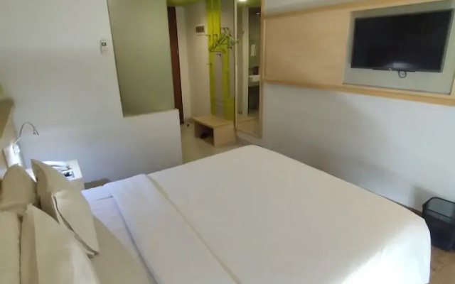 Alltrue Lite Senen Jakarta – Guest Rooms – Jakarta