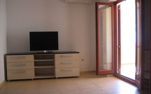 Maru Apartments