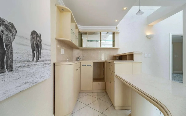 Beachfront Villa, Beach Club, Houtbay