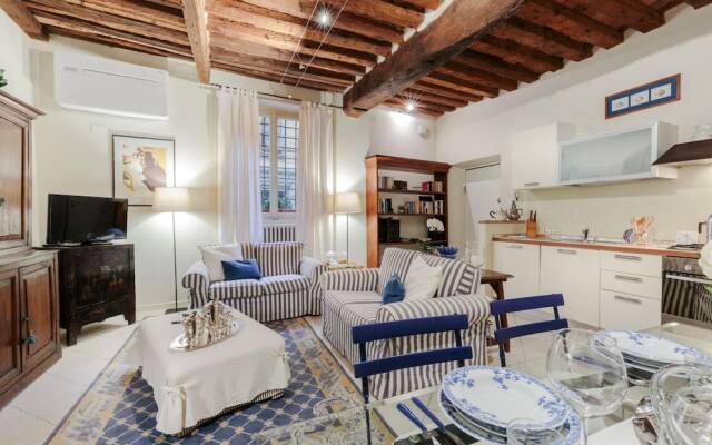 The 1400 s Apartment