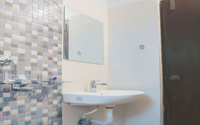 OYO 17209 SilverKey Malikarjuna Residency Gachibowli