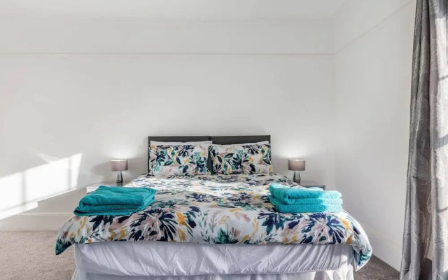 Lovely Period Villa Sleeps 8 Resting in Torquay