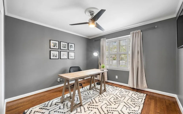 Beautiful and Quiet Newly Renovated 4 Bedroom Retreat - фото 2