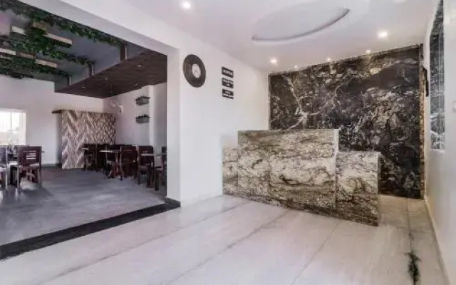 OYO 27894 Hotel Park Rue
