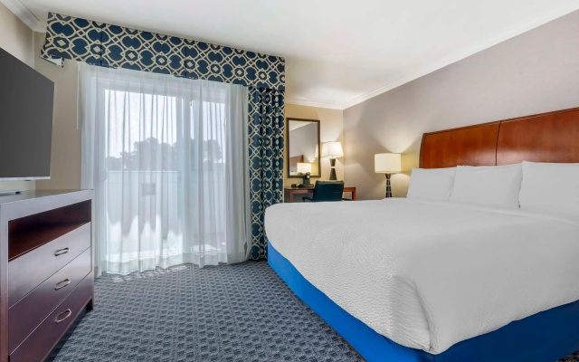 Best Western Plus Marina Shores Hotel