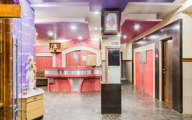 Spot on 49517 Hotel Hoysala Deluxe Lodging