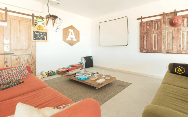 Хостел WOT Ericeira Surf Social