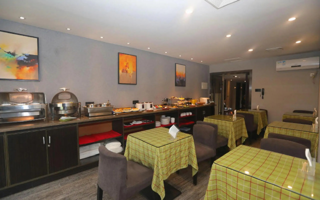 Elegance Life Hotel (Shanghai Jiangsu Road Metro Station)