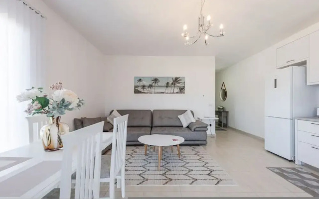 Urban Scene - Free Parking