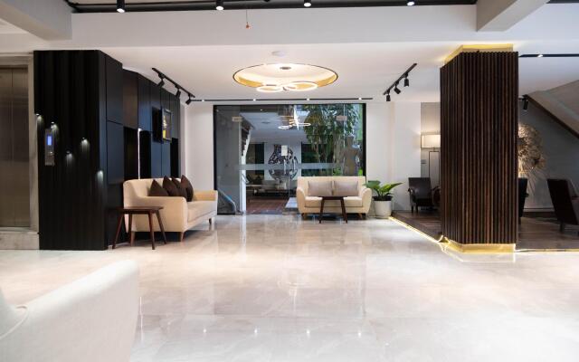 King Grand Boutique Hotel