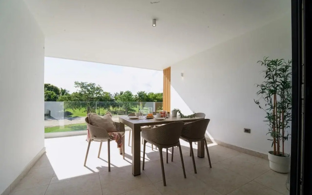 Fantastic new Golf View Apartment