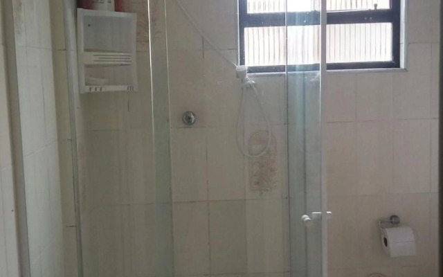 Apartamento com Internet e garagem FREE ! PRAIA GRANDE