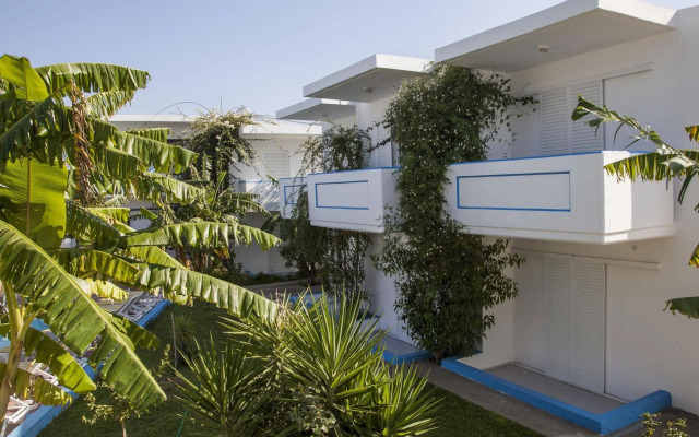 Yannis Yard Studios and Apartments