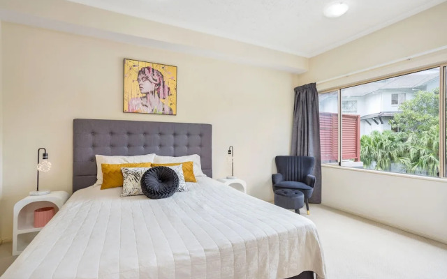 'The Lakes' Flexible One Bedroom