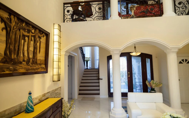 Villa with Spectacular Sea View