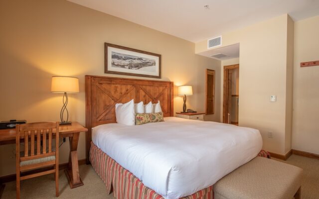 Wheelchair Accessible 2-Bedroom Slopeside Condo - No Cleaning Fee! by RedAwning