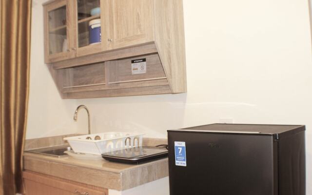 Comfort 1Br With Dining Room At Meikarta Apartment