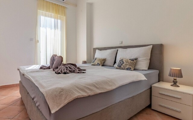 Alluring Apartment in Banjole near Beach & Island