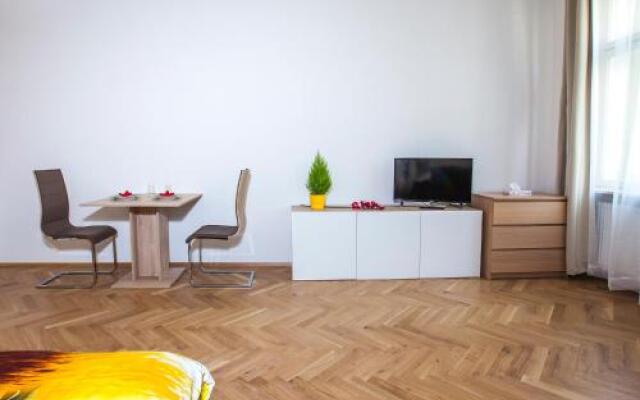 Beautiful Central Apartment Thámova